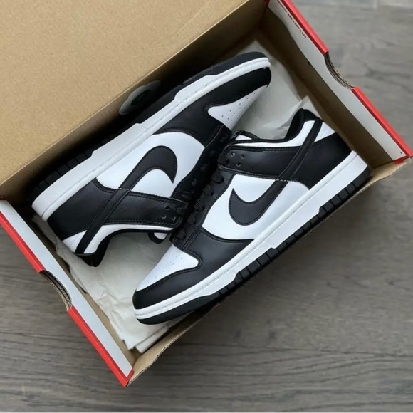 Nike Dunk Low Retro in White Black Panda - Picture 3 of 3